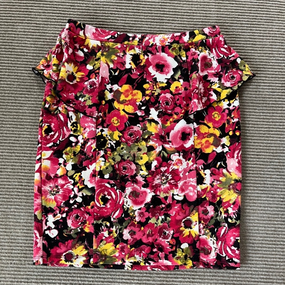 Pink Floral Peplum Mini Skirt Medium Bodycon Back Zip Stretchy Bold Bodycon